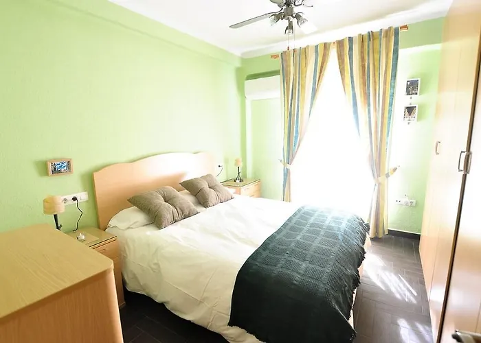 Holidays2malaga Hermosilla 3 & Parking Wifi Fibra 600 Mg דירה